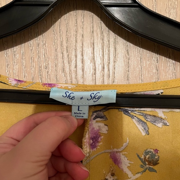 Floral Tie Front Top - Picture 3 of 4